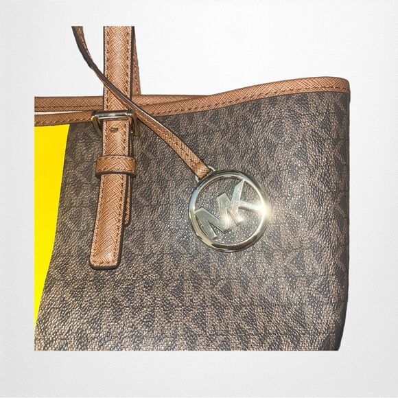 Michael Kors Jet Set Travel Tote Medium Logo Brown with Yellow/Taupe Stripe - Picture 3 of 8